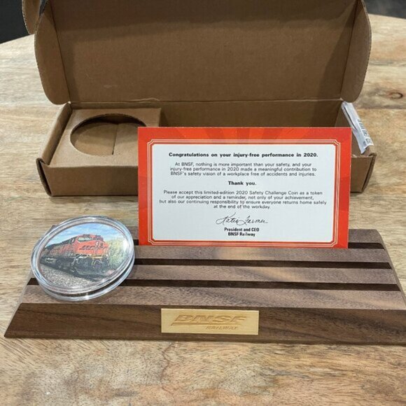 NEW 3Pc 2020 BNSF Railroad Commemorative Injury Free Safety Coin Case & Stand - Picture 5 of 8